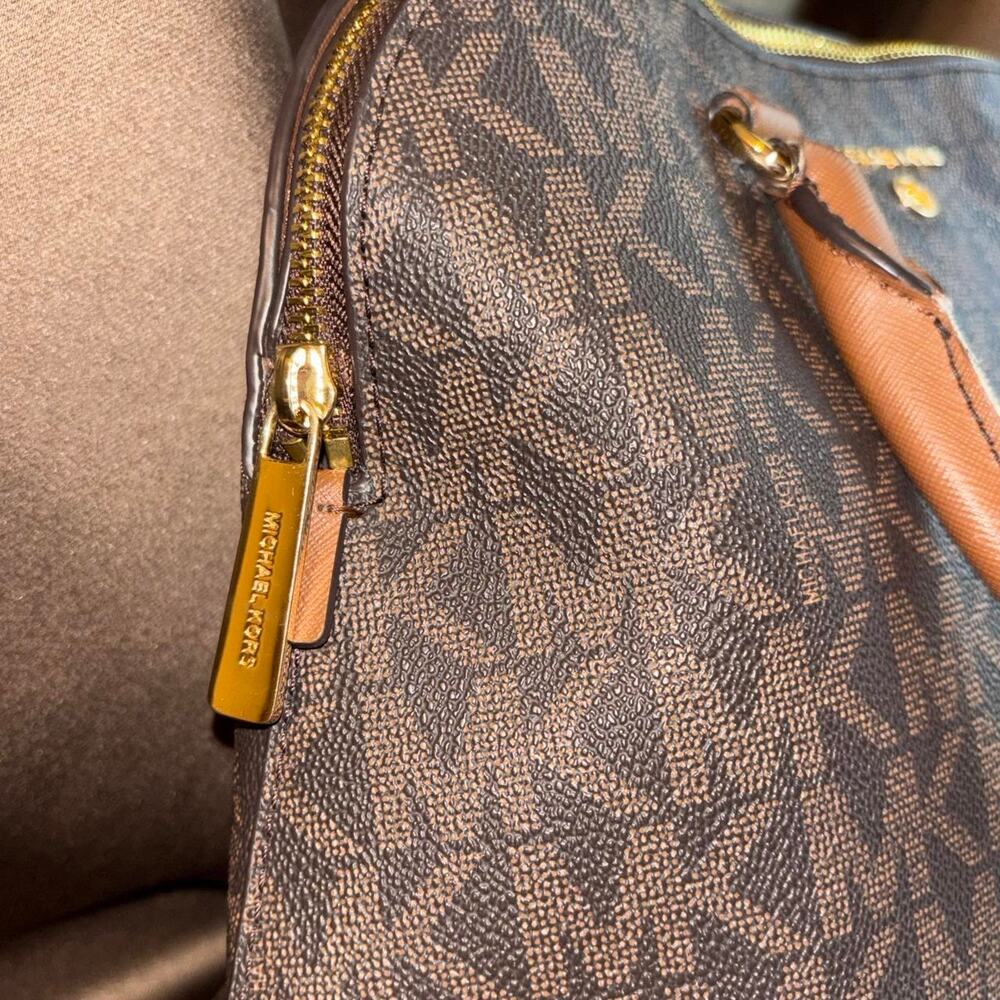 Michael Kors Large Dome Satchel *handle wear / otherwise excellent condition* - Picture 2 of 8